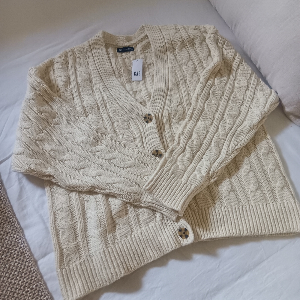 NWOT- Gap 100% Cotton Cable Knit Cardigan - Picture 2 of 4